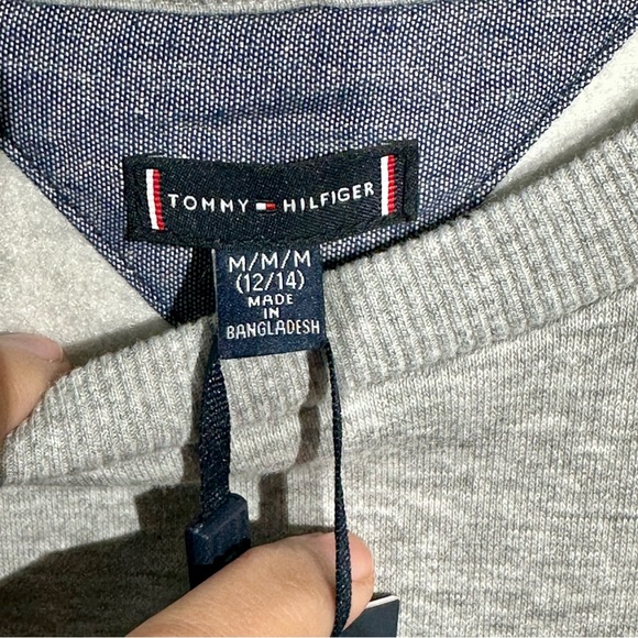 Tommy Hilfiger NWT Boys Grey/Heather Crewneck Sweatshirt Size M (12/14) - Picture 4 of 8
